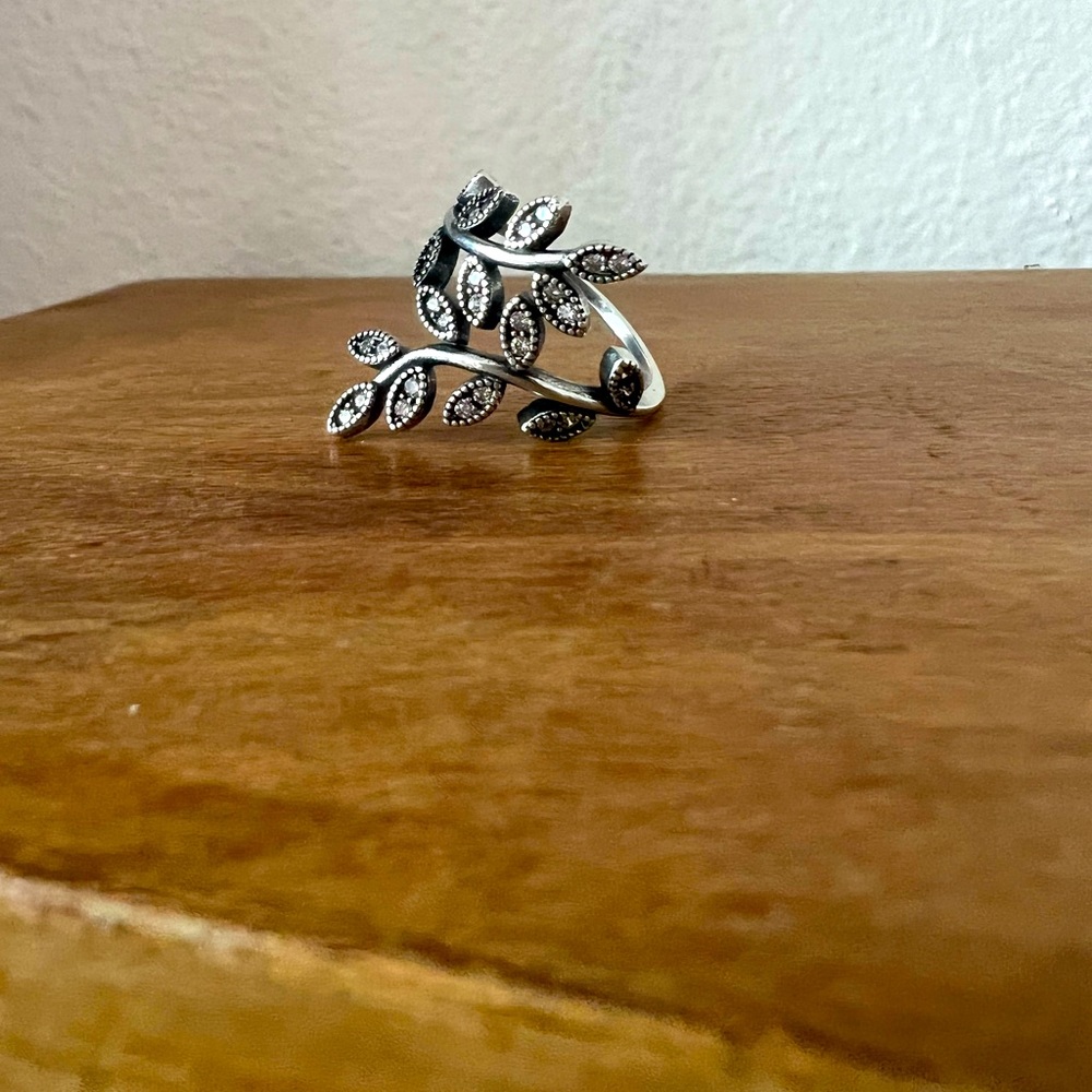 Beautiful Sterling Silver Leaf Ring 🍃